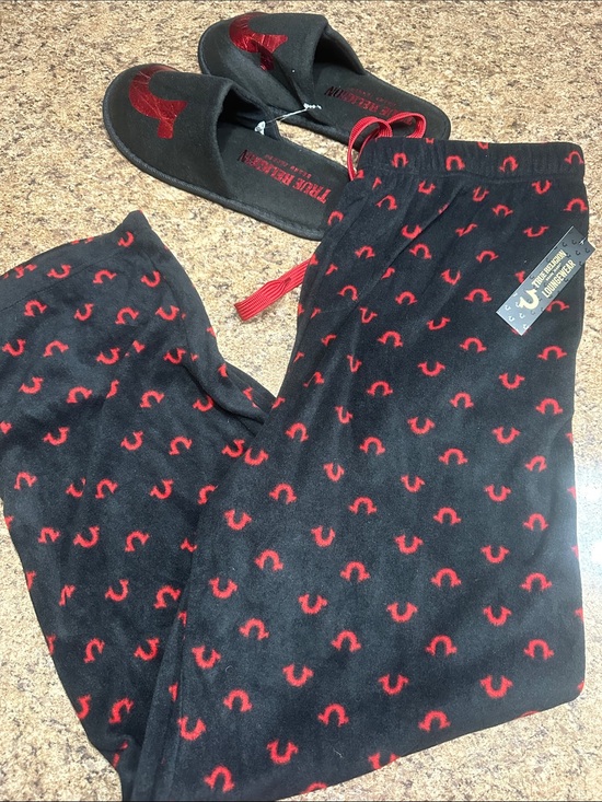 True Religion Other - NWT True Religion Black and Red Logo Fleece Lounge Pants XL & Slippers 10/11